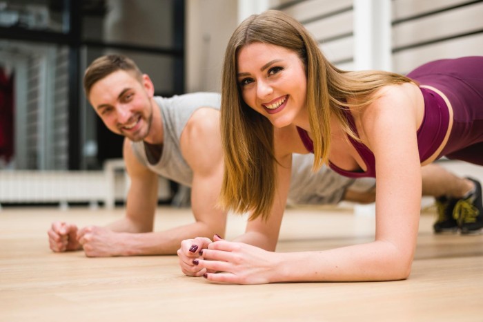 Trening ogólnorozwojowy na lądzie (Klub Sportowy Mako)
