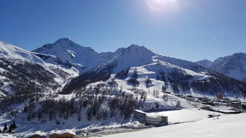 La estación de esquí Sestriere (Via Lattea)